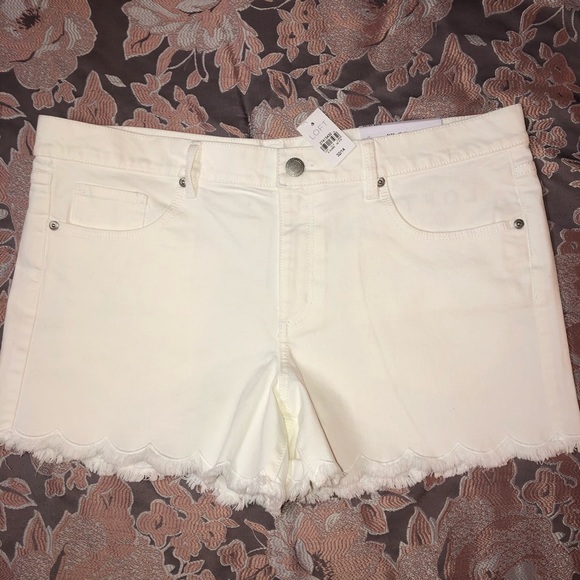 NWT Loft Scalloped Frayed White Denim Shorts - Picture 4 of 5